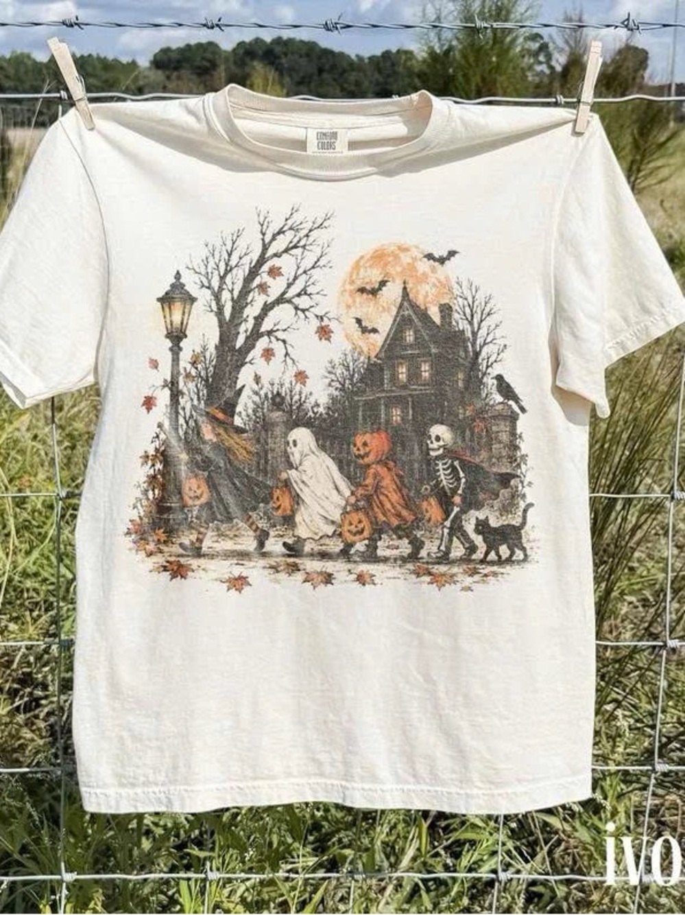 Halloween Costume T-Shirt - Cream Vintage Parade Graphic